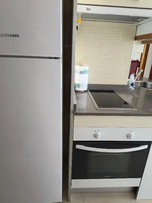 Una cocina o zona de cocina en vera playa atico balcón al mediterráneo