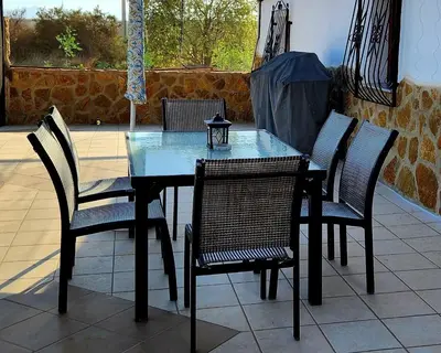 Un patio o zona al aire libre en Casita-1 To 2Guests-Pool-Patio-Bbq-Parking