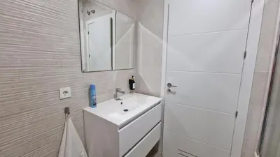 Un baño de Gran terraza Apartamento playa Garrucha