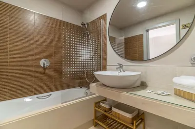 Un baño de Apartamento a Estrenar Piscina y Parking Gratis