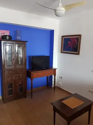 Una televisión o centro de entretenimiento en Hermi's house