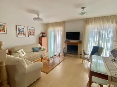 Una televisión o centro de entretenimiento en Casa CalaSol