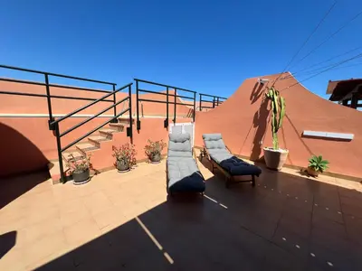 Un balcón o terraza de apartamento piscina privada