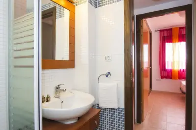 Un baño de Águilas Excelente Alojamiento Collados Resort