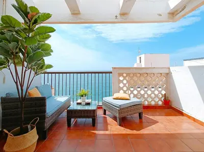Un balcón o terraza de Vista Azul Suites con terraza al lado del mar