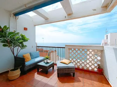 Un balcón o terraza de Vista Azul Suites con terraza al lado del mar