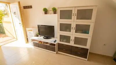Una televisión o centro de entretenimiento en Lira 1013
