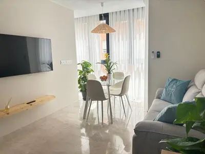 Una televisión o centro de entretenimiento en Rentaly Holidays El Cobijo Del Conde