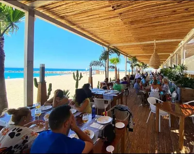 Un restaurante o sitio para comer en Garrucha Calma y Luz