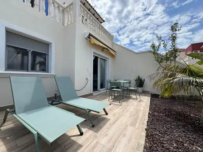 Un balcón o terraza de Apartamento TorreMar Natura Urbanización Naturista, Piscina Climatizada, Bajo con Jardín, Parking