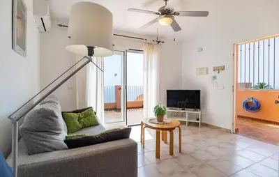 Una televisión o centro de entretenimiento en Stunning Apartment In Mojacar With Wifi