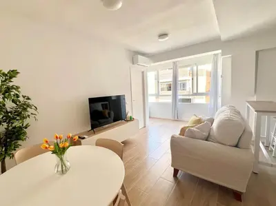 Una televisión o centro de entretenimiento en Sol, centro y playa