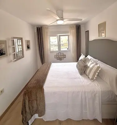 Cama o camas de una habitación en ATICO 4 con Terraza en Centro, Casco Histórico con Aire Acondicionado y Wifi