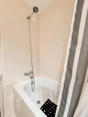 Un baño de Ático Dúplex con Jacuzzi en Vera Playa y parking cubierto enorme