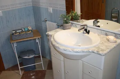 Un baño de Casa Rural Almocaizar B&B