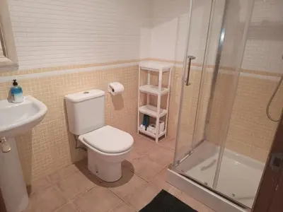 Un baño de Bonito y cómodo apartamento