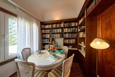 Biblioteca en el apartamento