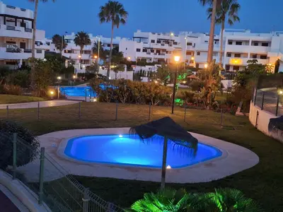 Piscina en o cerca de Cocoonly