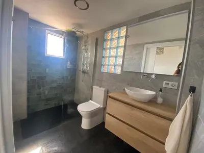 Un baño de Apartamento-sobreático 1 linea de playa