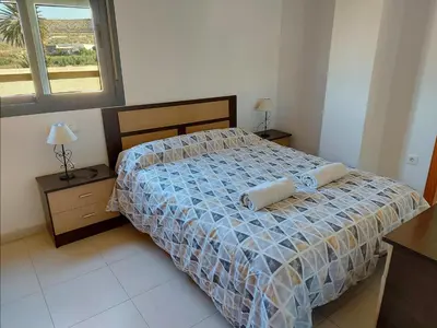 Cama o camas de una habitación en Ático Alborania I con gran terraza, aparcamiento, vistas al valle, entre el mar y el desierto