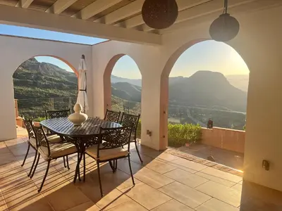 Vista general de una montaña o vista desde la villa