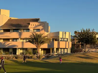 Clientes alojados en Altos de Vera I- Vistas increíbles al campo de golf de Valle del Este