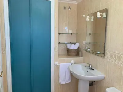 Un baño de Vistas Al Mar Frente a La Playa Front Line Sea Views