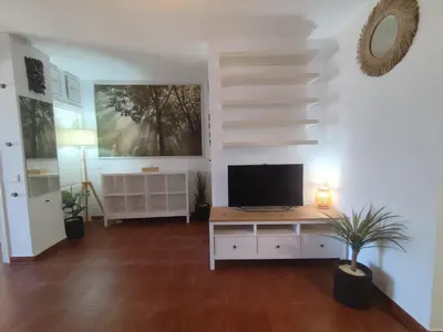 Una televisión o centro de entretenimiento en Kimbo