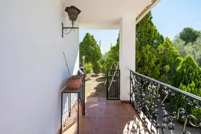 Jardín al aire libre en Maravilloso chalet con piscina en Baza