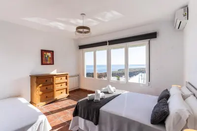 Cama o camas de una habitación en Blue House I Pool I Art I BBQ I Peace I Relax