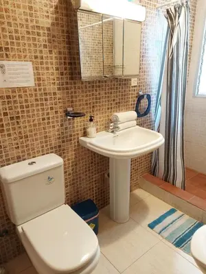 Un baño de Casa rural Alborania con jardín, aparcamiento, tranquilo, entre el mar y el desierto