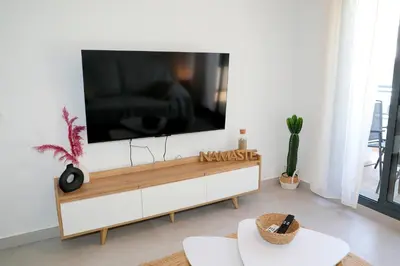 Una televisión o centro de entretenimiento en Apartalux Oasis de Garrucha