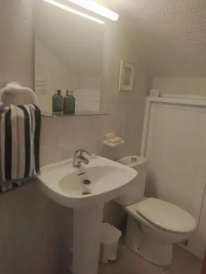 Un baño de VERA BEACH - Beachside with pool, wifi and AC