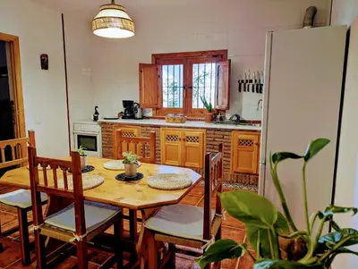 Una cocina o zona de cocina en El Cortijo Escondido Ohanes