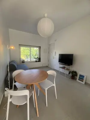 Una televisión o centro de entretenimiento en Downtown stylish apartment