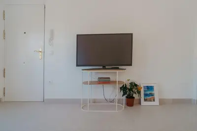 Una televisión o centro de entretenimiento en Downtown stylish apartment