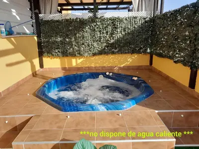 Plano de Preciso atico con jacuzzi en Laguna Beach