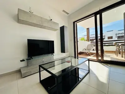 Una televisión o centro de entretenimiento en Melya
