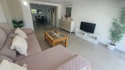 Una televisión o centro de entretenimiento en Precioso bajo en El Toyo