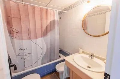 Un baño de Bohemian apartment with pool 180m from Mojacar beach