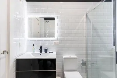 Un baño de Center Almeria by Expoholidays