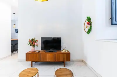 Una televisión o centro de entretenimiento en Center Almeria by Expoholidays