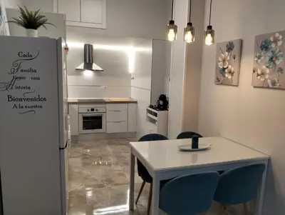 Una cocina o zona de cocina en APARTAMENTO SOL - 2 apartamentos céntricos juntos cerca de la playa, ideales para grupos grandes