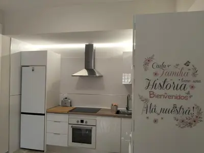 Una cocina o zona de cocina en APARTAMENTO LUNA - 2 apartamentos céntricos juntos cerca de la playa, ideales para grupos grandes