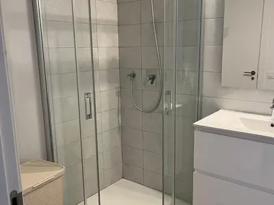 Un baño de Apartamento moderno e íntimo con jardín a 500m de la playa - ES-376-4