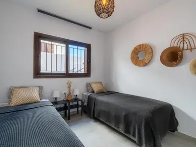 Cama o camas de una habitación en Apartamento de lujo para 6 pers, ¡a 500m de la playa! - ES-376-2