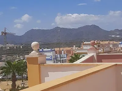 Vista general de una montaña o vista desde la casa o chalet