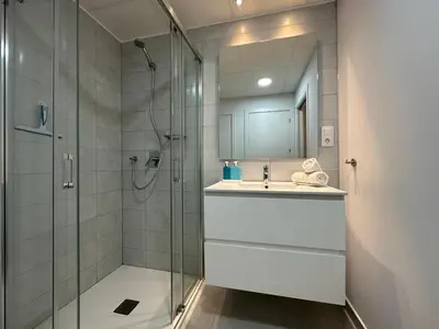 Un baño de Moderno apartamento de 2 hab en San Juan de los Terreros con Internet - ES-376-35