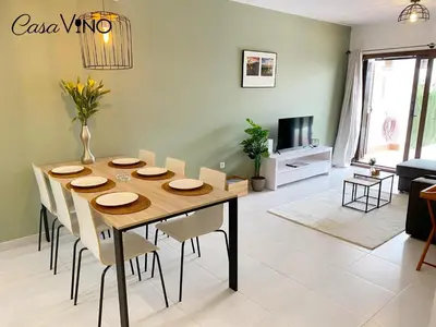 Una televisión o centro de entretenimiento en Apartamento moderno cerca de la playa, aire acondicionado, 2 dormitorios, jardín común - ES-376-18