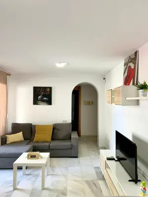 Una televisión o centro de entretenimiento en Expoholidays - Coqueto apartamento Puerto Deportivo